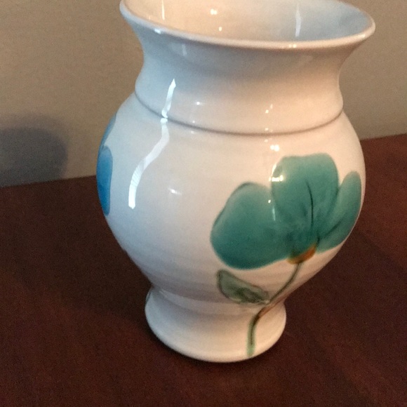 VASE - Picture 2 of 3